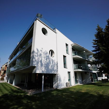 Villa Bauhaus Penthouse Wellness Apartman Siófok Buitenkant foto