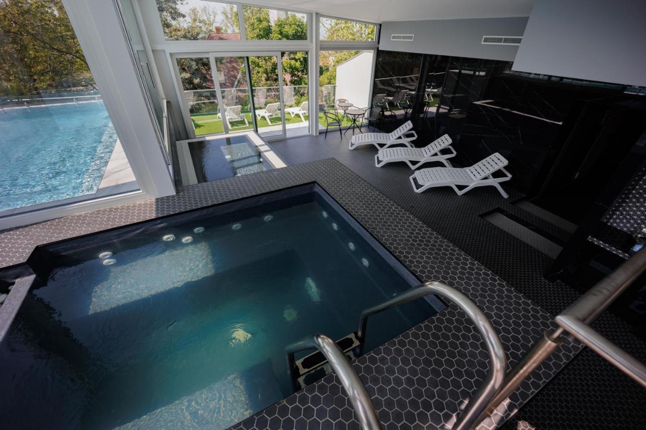 Villa Bauhaus Penthouse Wellness Apartman Siófok Buitenkant foto