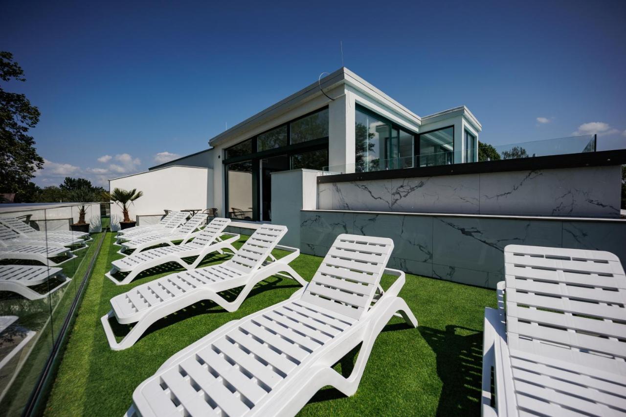 Villa Bauhaus Penthouse Wellness Apartman Siófok Buitenkant foto