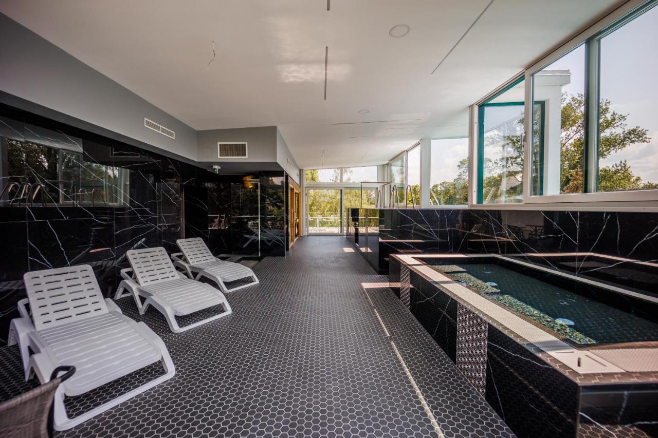 Villa Bauhaus Penthouse Wellness Apartman Siófok Buitenkant foto