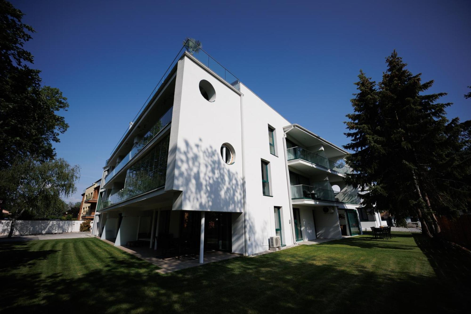 Villa Bauhaus Penthouse Wellness Apartman Siófok Buitenkant foto